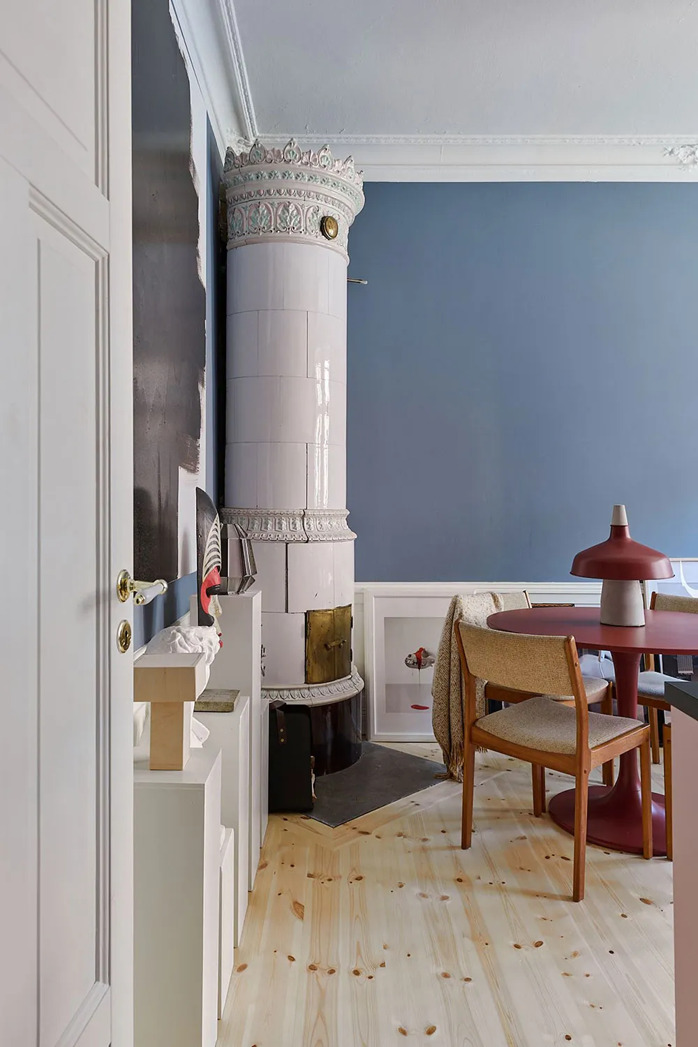 Increíble pequeña apartamento con paredes azules y decoración artística (33 m²) - Gallery image 14