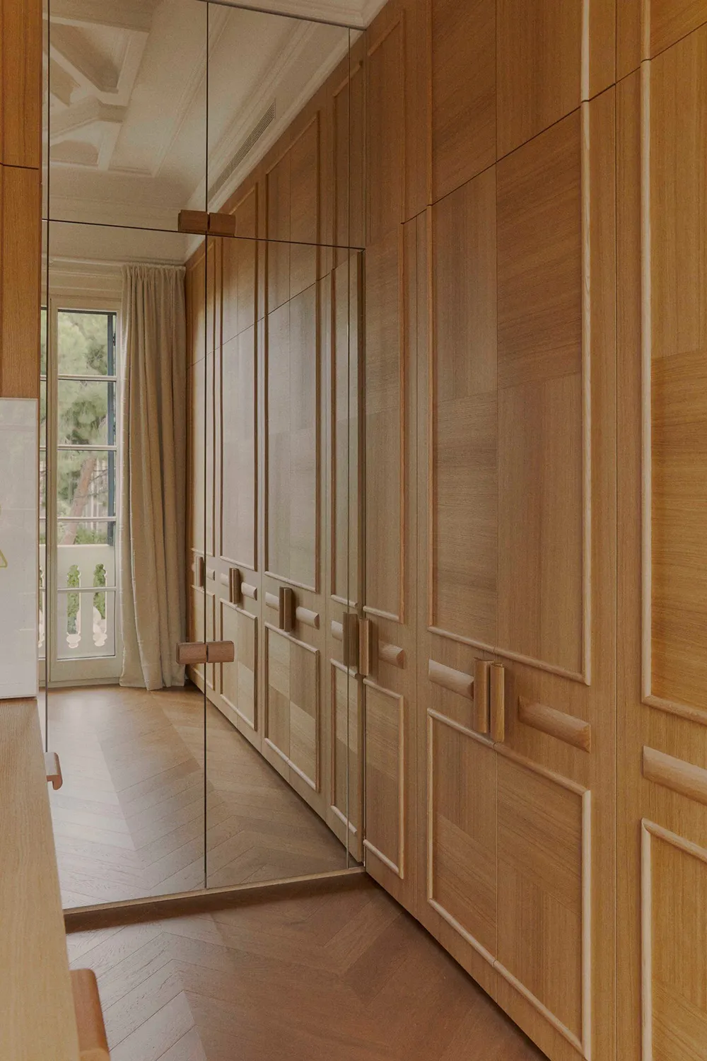 Milchige Interieurs eines eleganten Townhouses in Barcelona - Gallery image 14