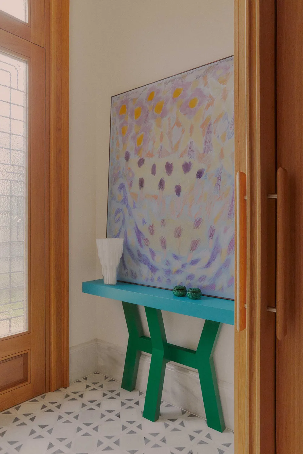 Milchige Interieurs eines eleganten Townhouses in Barcelona - Gallery image 21