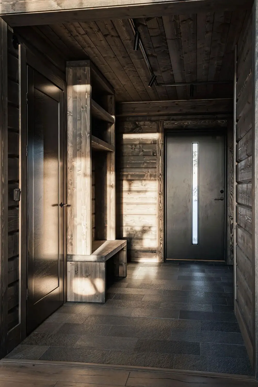 Сучасне скандинавське шале з темною деревиною - Gallery image 18