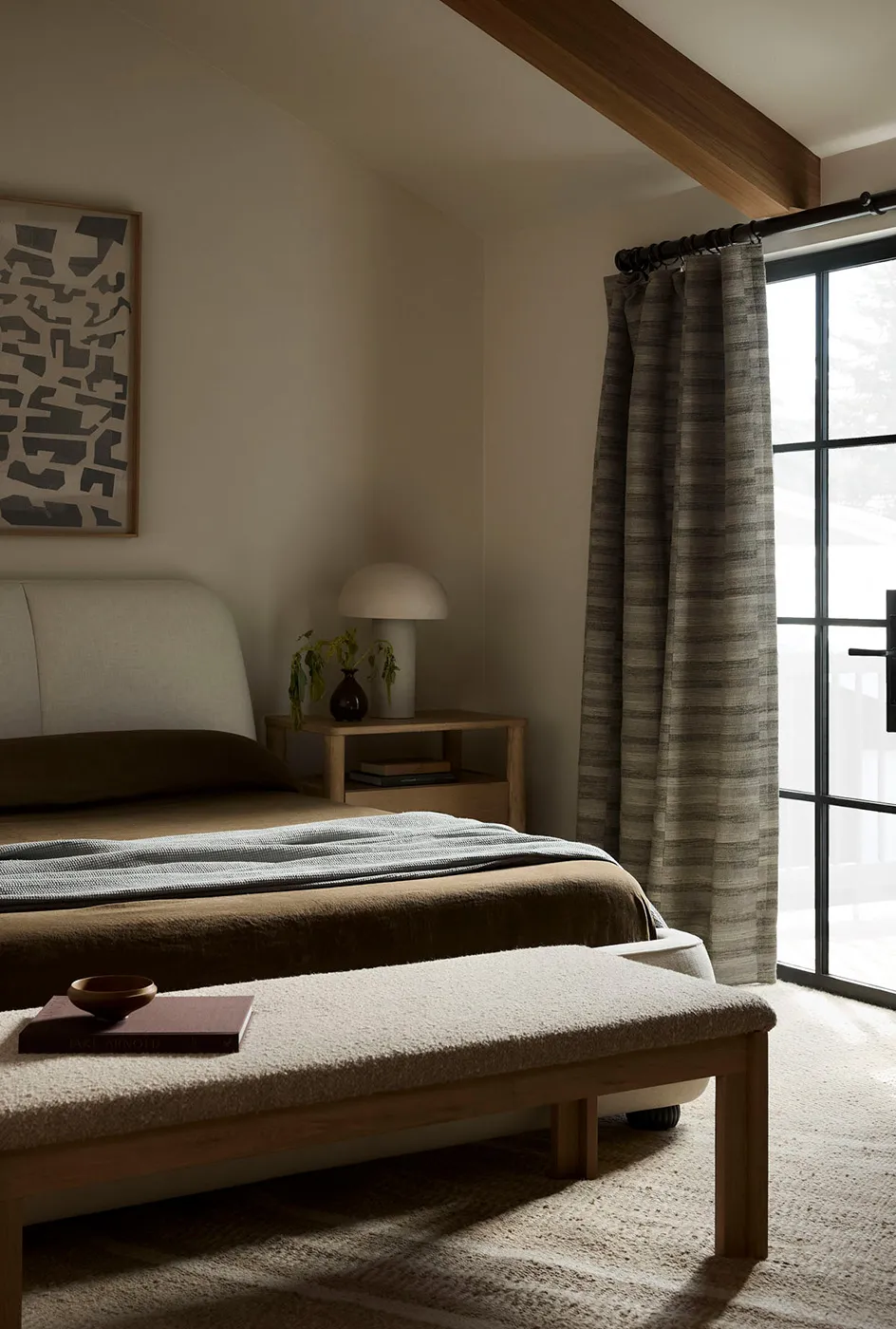 Przyciemnione wnętrza górskiego domu w stanie Juta - Gallery image 8