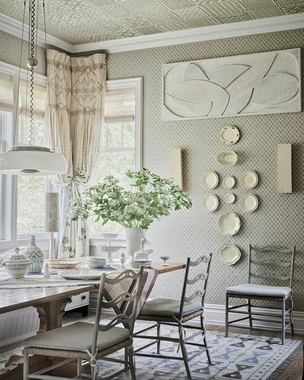 Cozy Lake House in the USA with Exquisite Ornaments and Prints - Gallery image 5