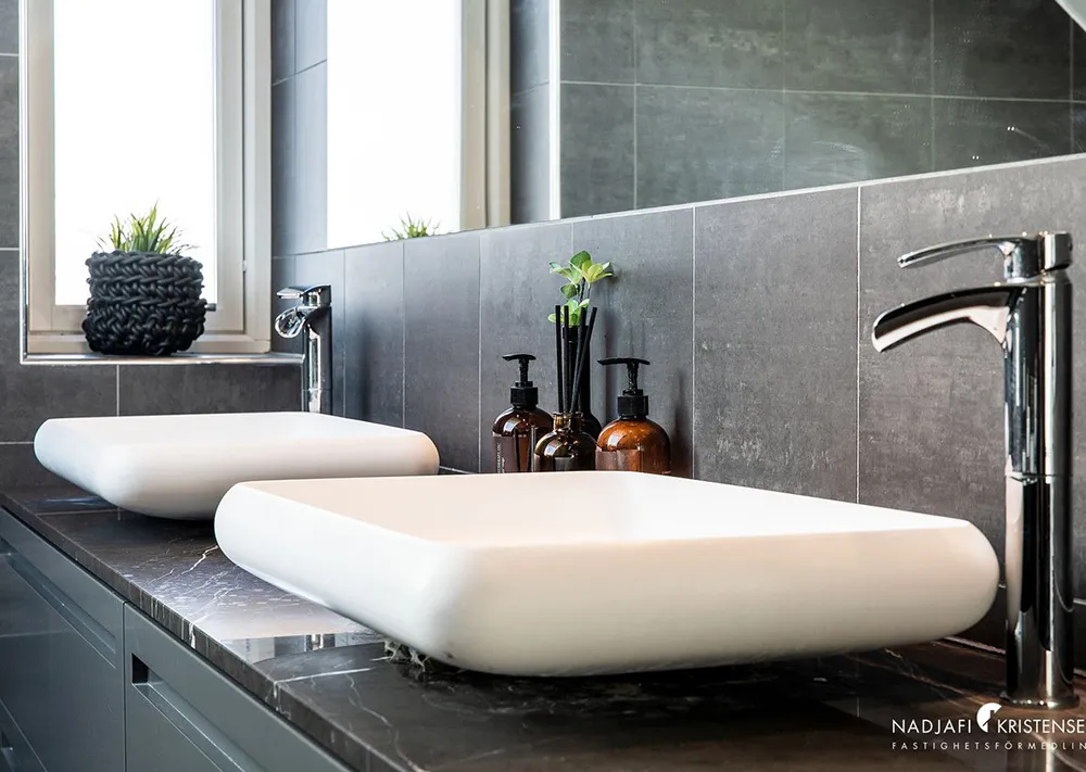 Casa escandinava moderna en la costa del mar - Gallery image 22