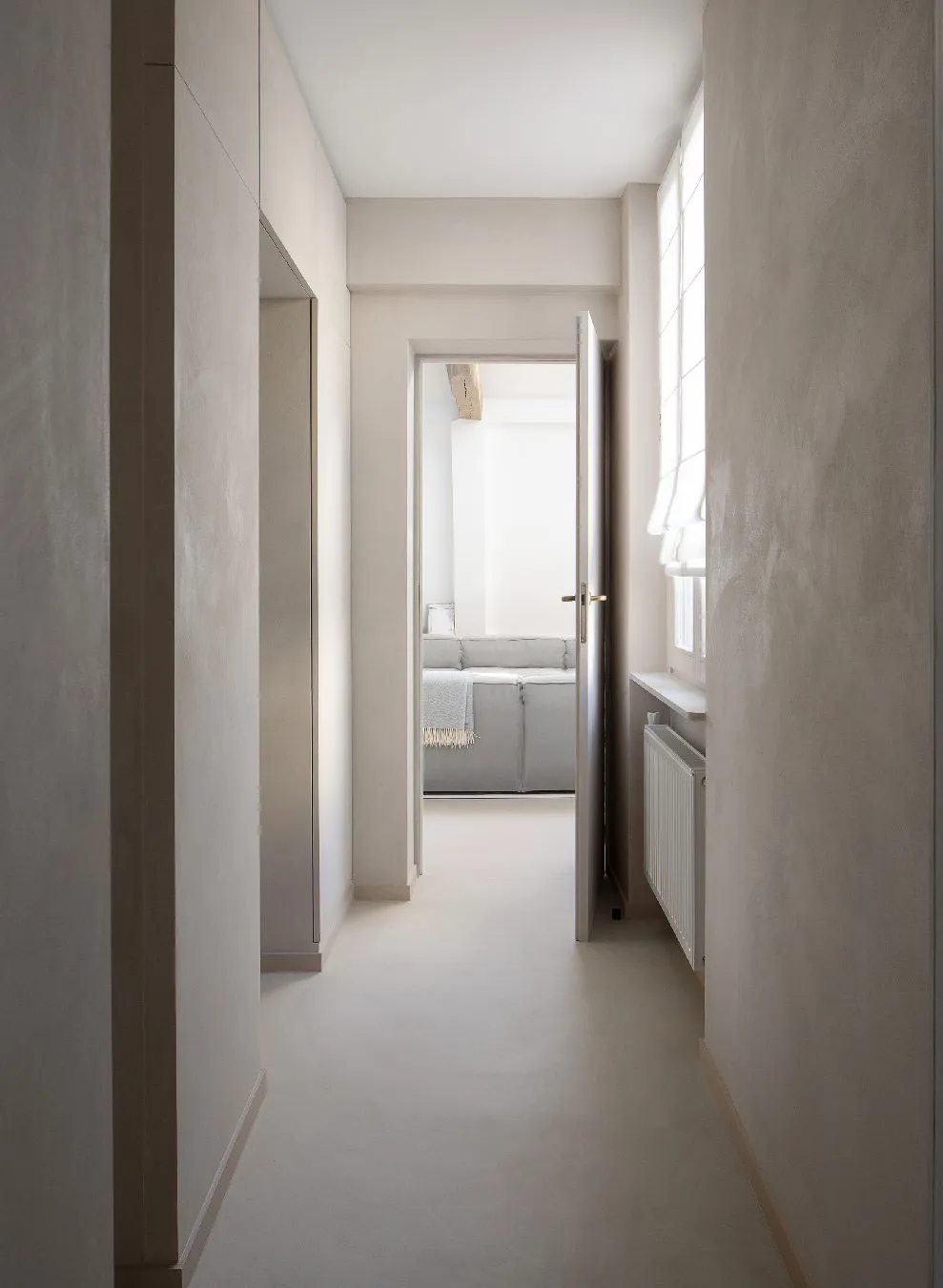 Балки та сучасний декор: ефектна квартира під дахом у Парижі - Gallery image 12