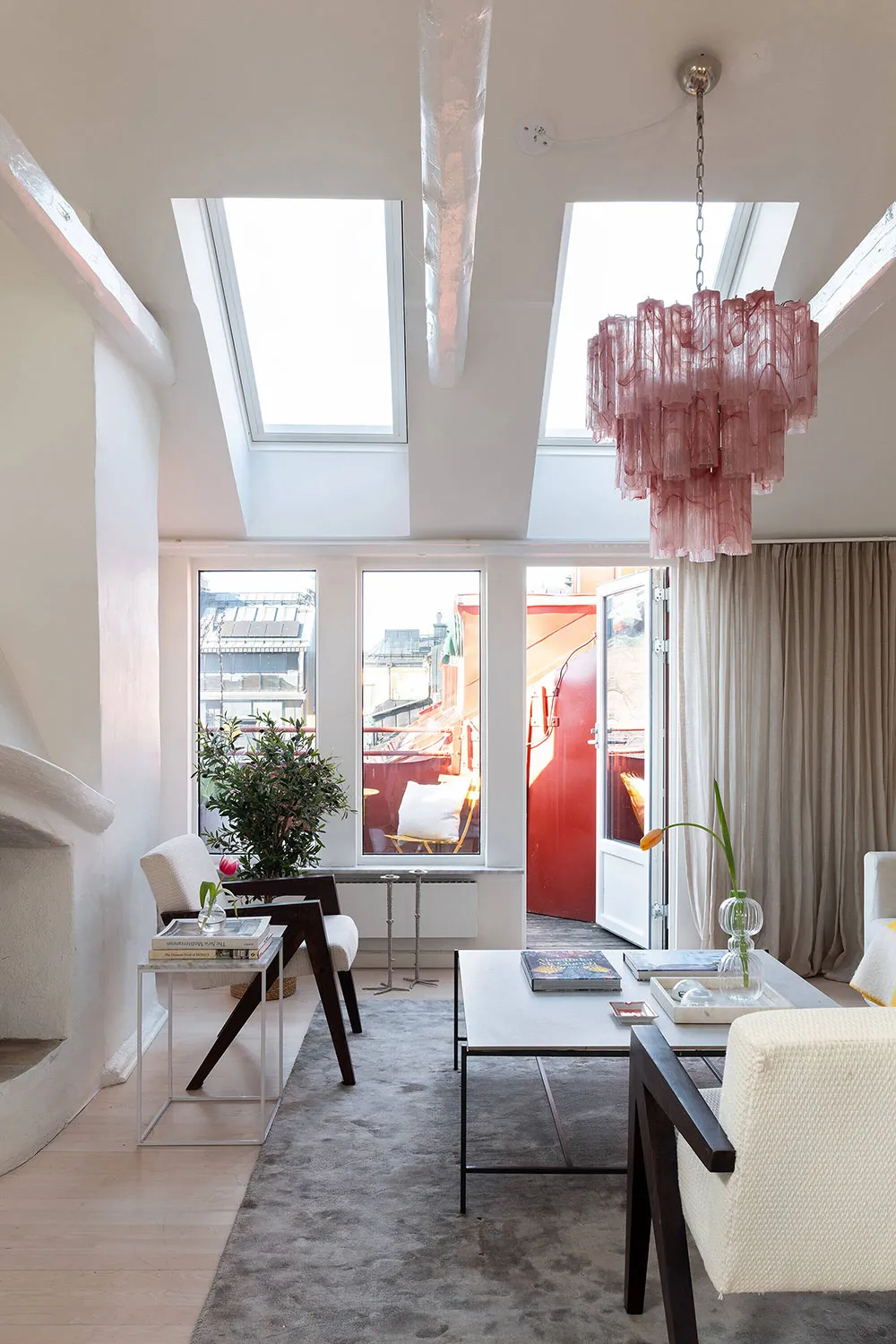 Летние акценты в декоре светлой мансардной квартиры в Стокгольме (70 кв. м) - Gallery image 5