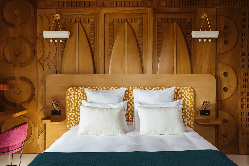 Гри з кольором і декором у красивому гостевому домі на Атлантичному узбережжі Франції - Gallery image 5