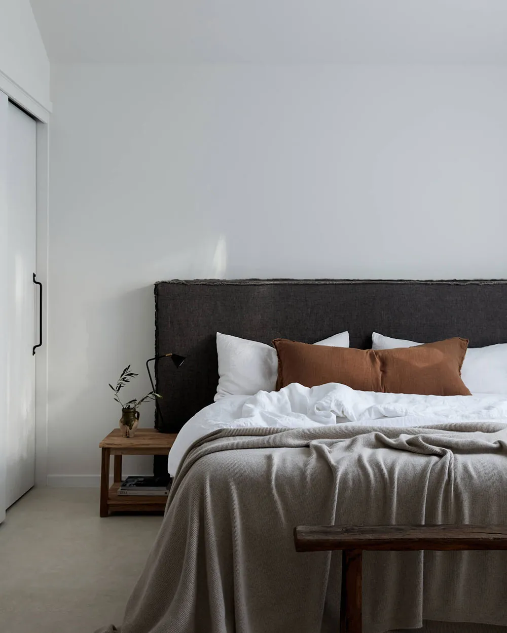 Милый амбар: маленький домик с белыми интерьерами для отдыха на выходных - Gallery image 12