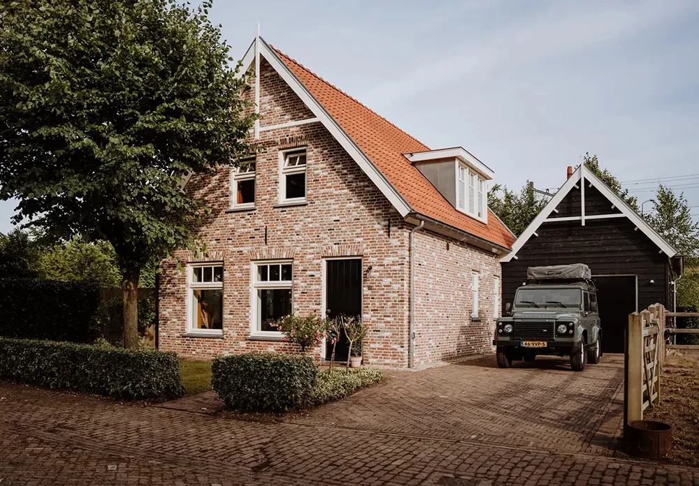 Dunkle Böden und traditionelle Charme: Neuer Landhaus-Stil in den Niederlanden - Gallery image 2