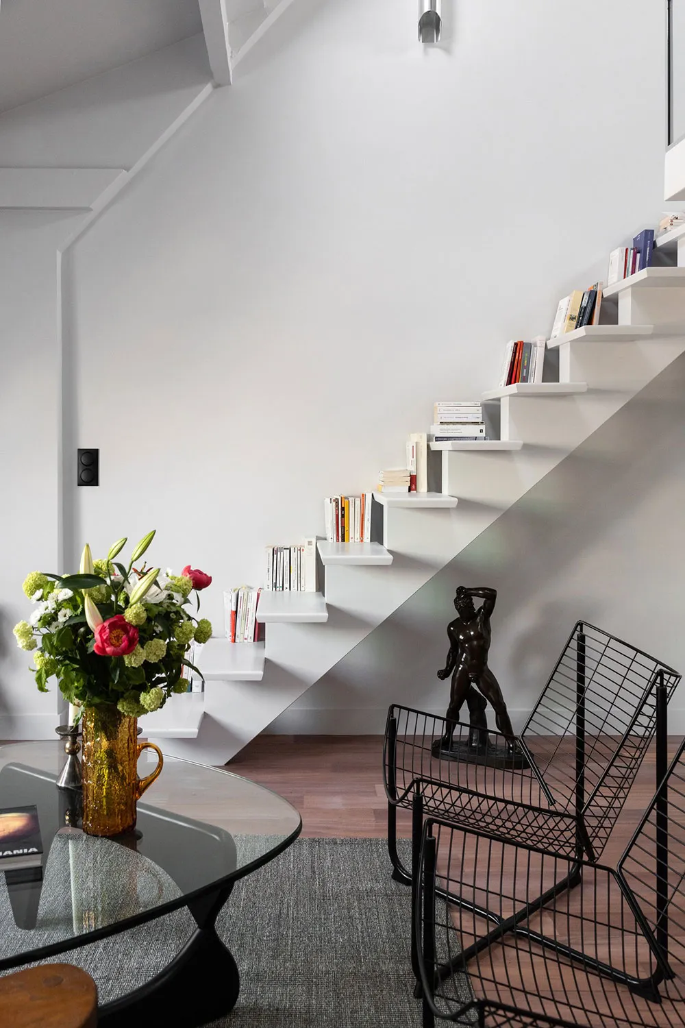 Increíble apartamento blanco y negro en ático en París (45 m²) - Gallery image 2