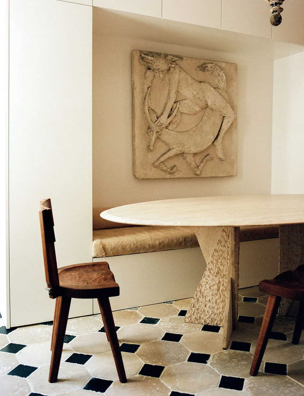 Skułptury, design vintage i nowoczesny styl: apartamenty w Paryżu (75 m²) - Gallery image 5