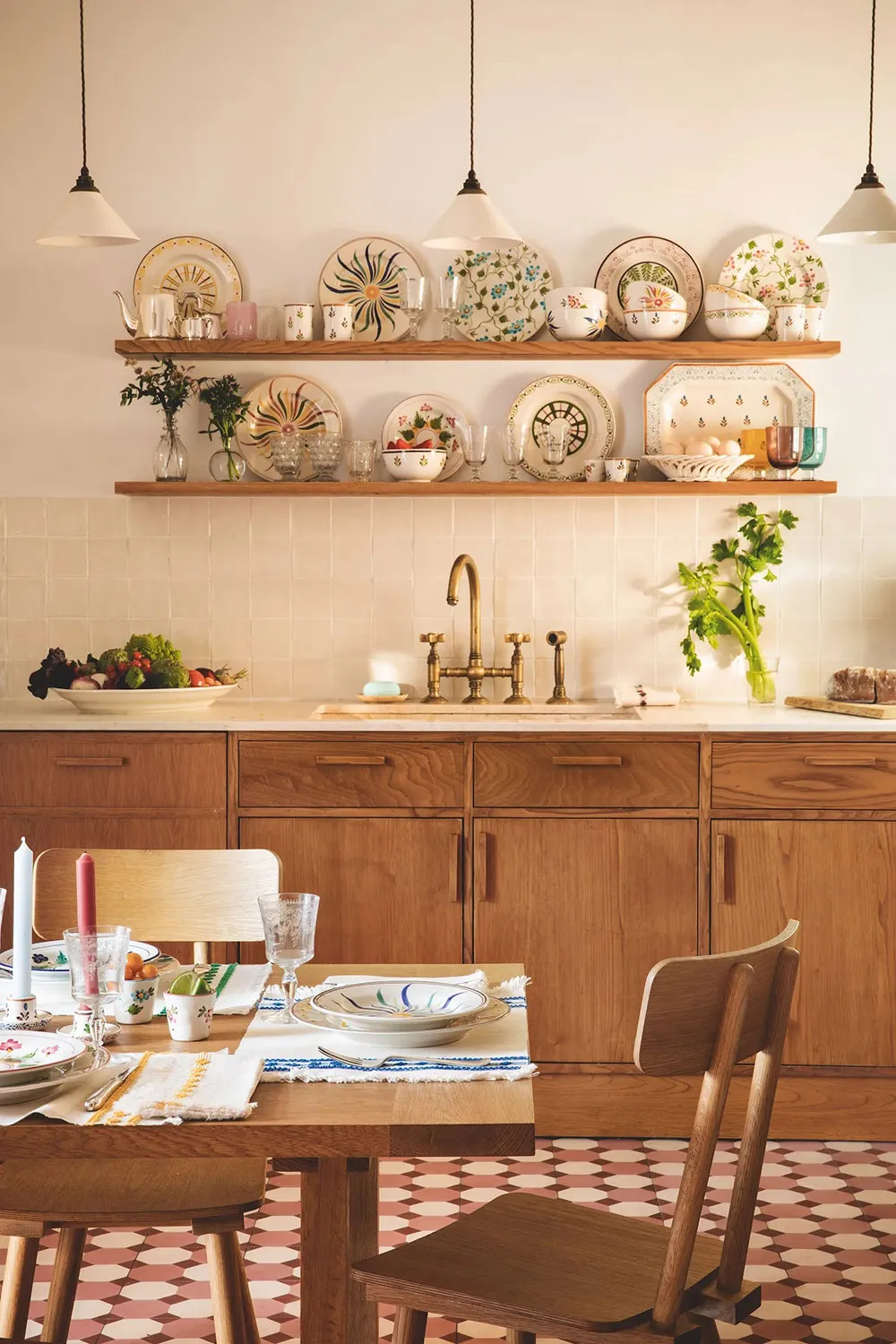 リスボンにある100年前に建てられたデザイナーの家。地元の職人たちによって作られたユニークな装飾が施されている。 - Gallery image 1