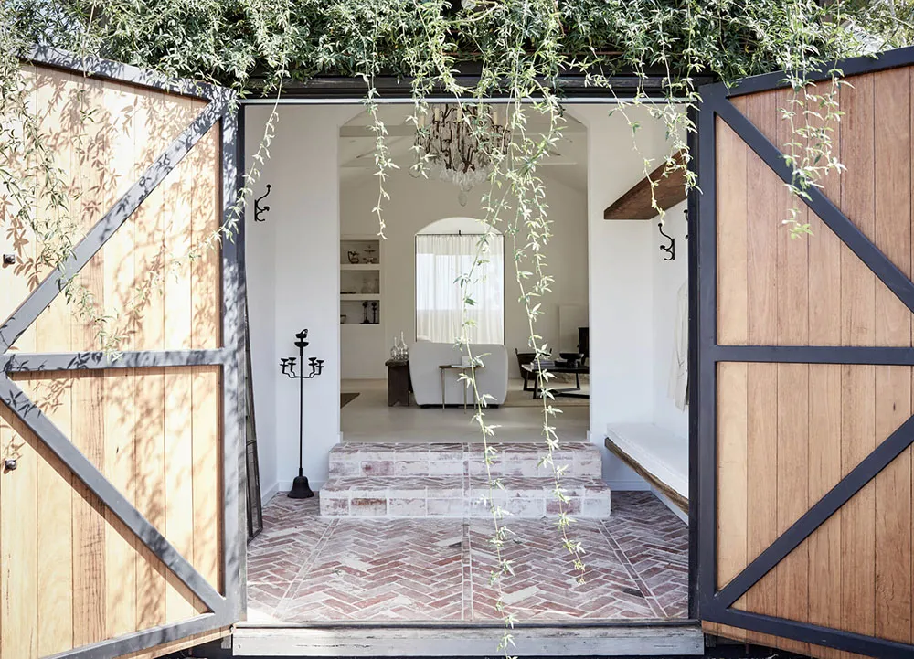 Милый амбар: маленький домик с белыми интерьерами для отдыха на выходных - Gallery image 2