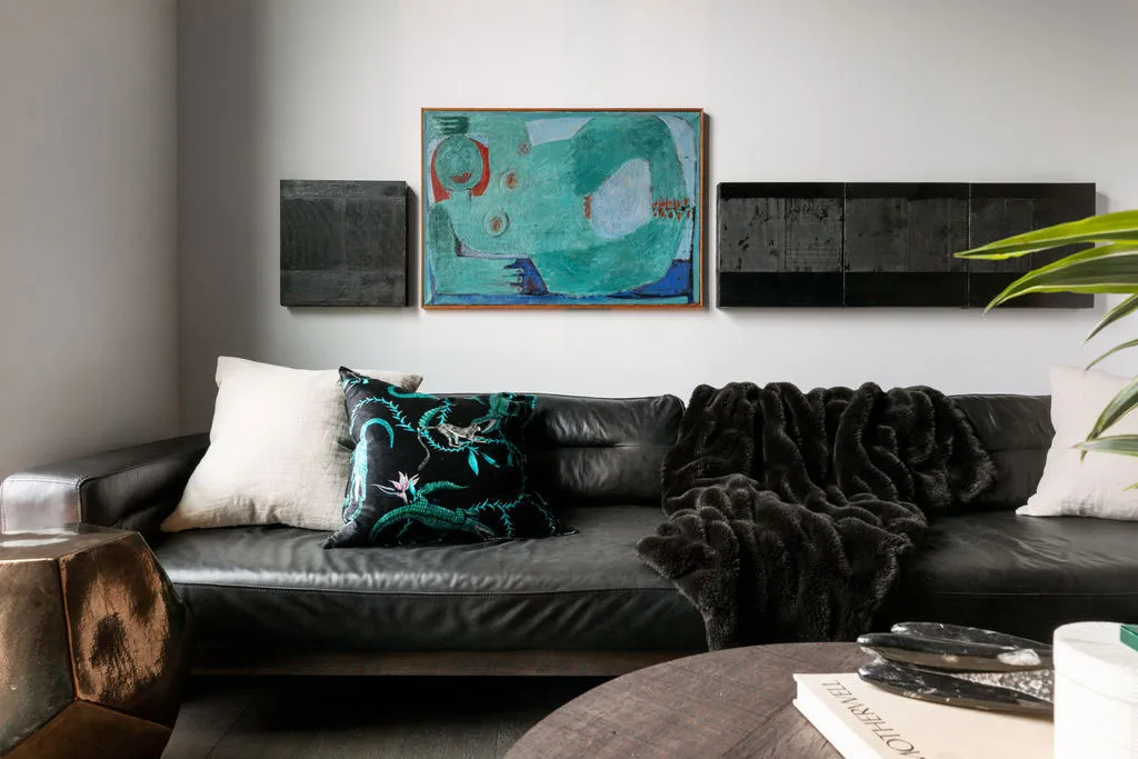 Accents sombres et touches de glamour : le loft d'une jeune femme moderne à Chicago - Gallery image 13