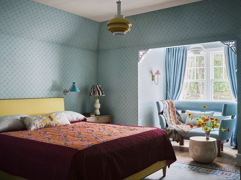 Cozy Lake House in the USA with Exquisite Ornaments and Prints - Gallery image 14