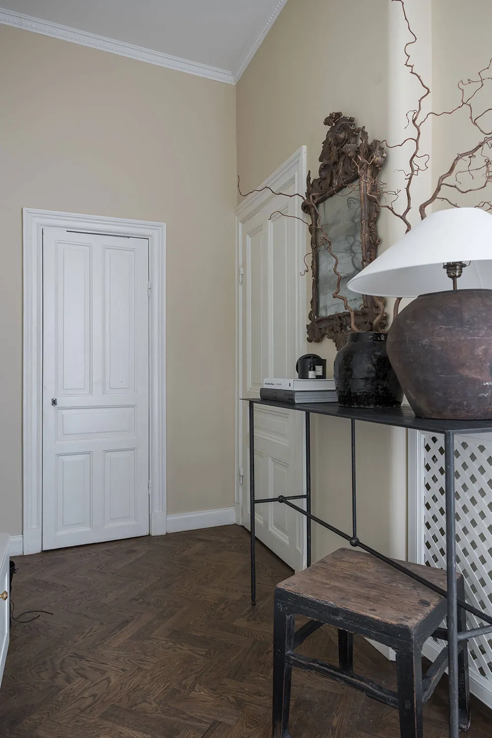 स्टॉकहोम में “सैंड टोन्स” में बनाया गया “मॉडर्न क्लासिक” - Gallery image 25