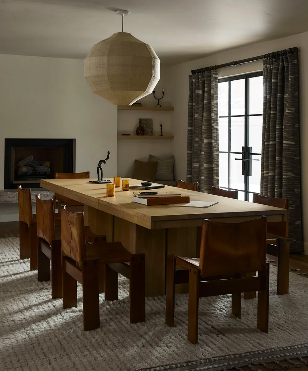 Przyciemnione wnętrza górskiego domu w stanie Juta - Gallery image 22