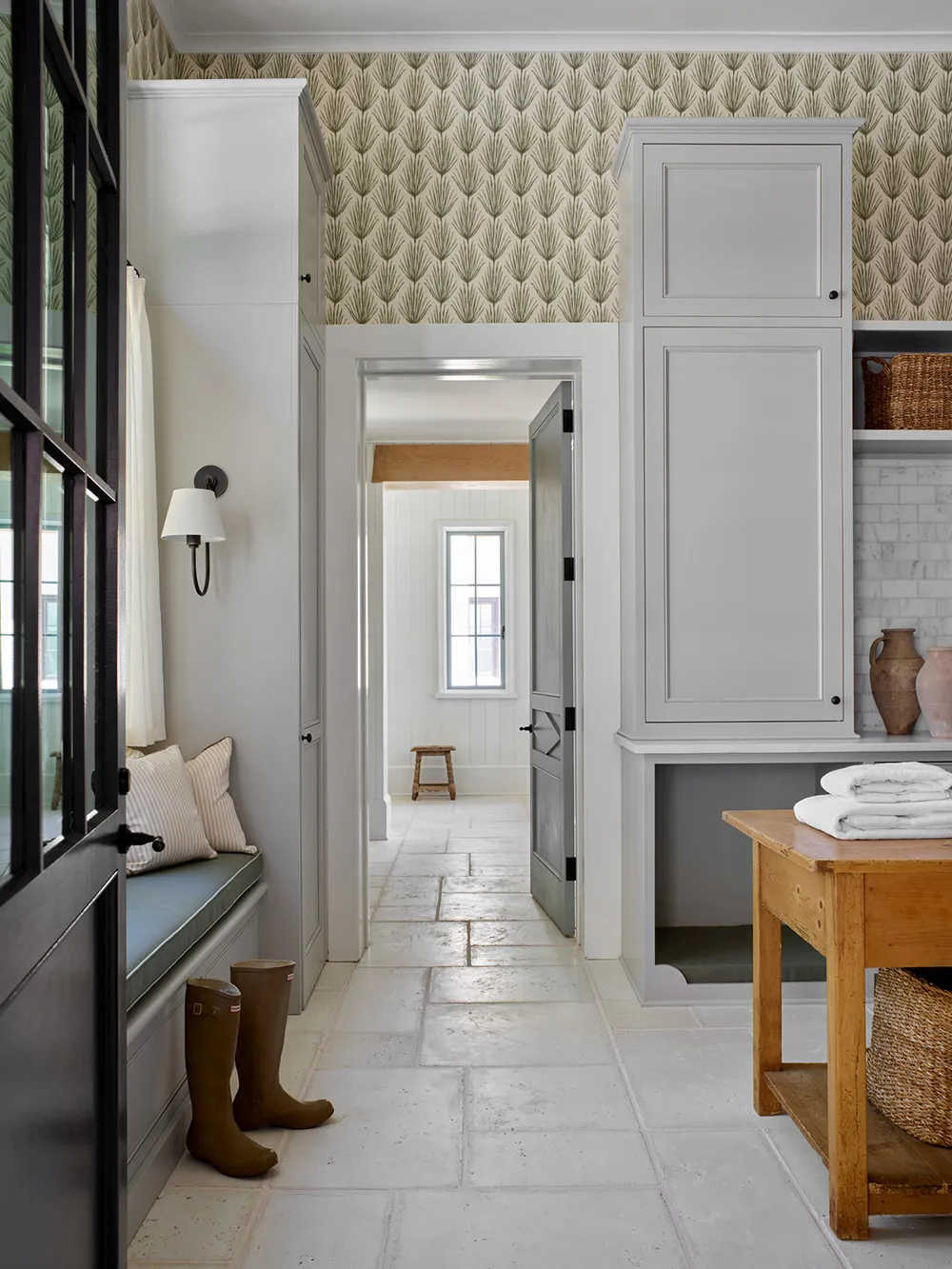 High Ceilings and Elegant Natural Design with Fresh Notes: House in the USA - 12