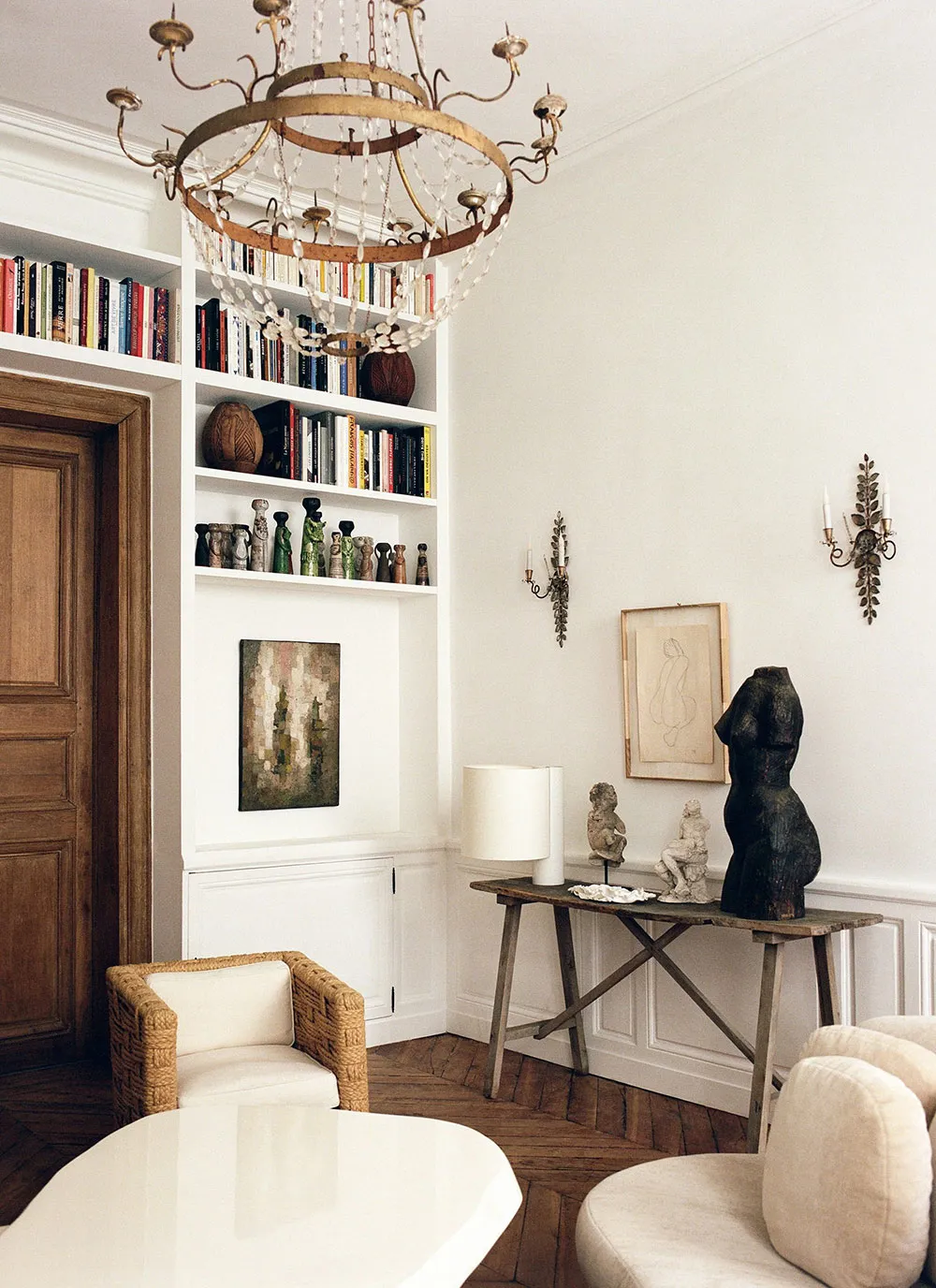 Skułptury, design vintage i nowoczesny styl: apartamenty w Paryżu (75 m²) - Gallery image 6