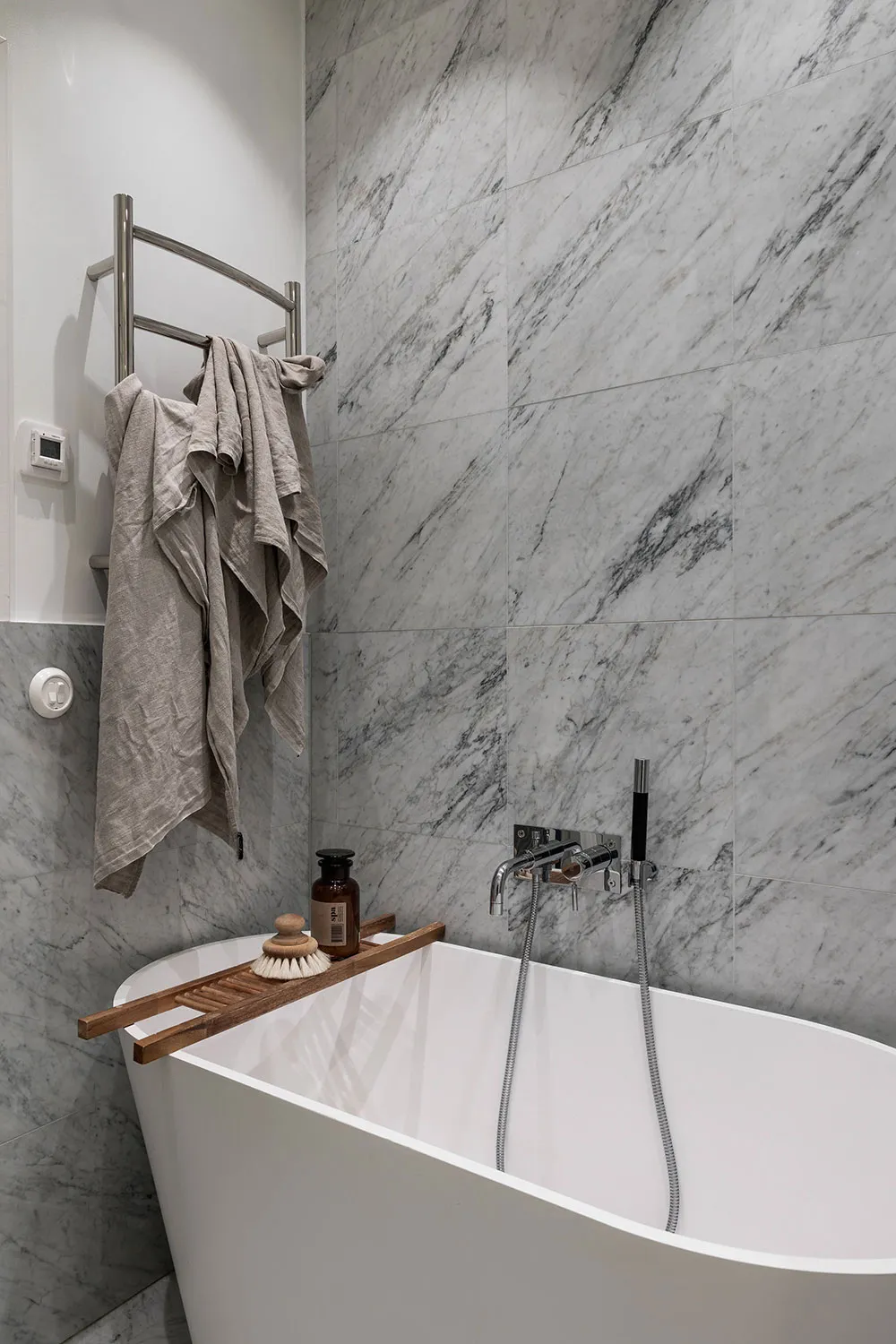 स्टॉकहोम में “सैंड टोन्स” में बनाया गया “मॉडर्न क्लासिक” - Gallery image 22