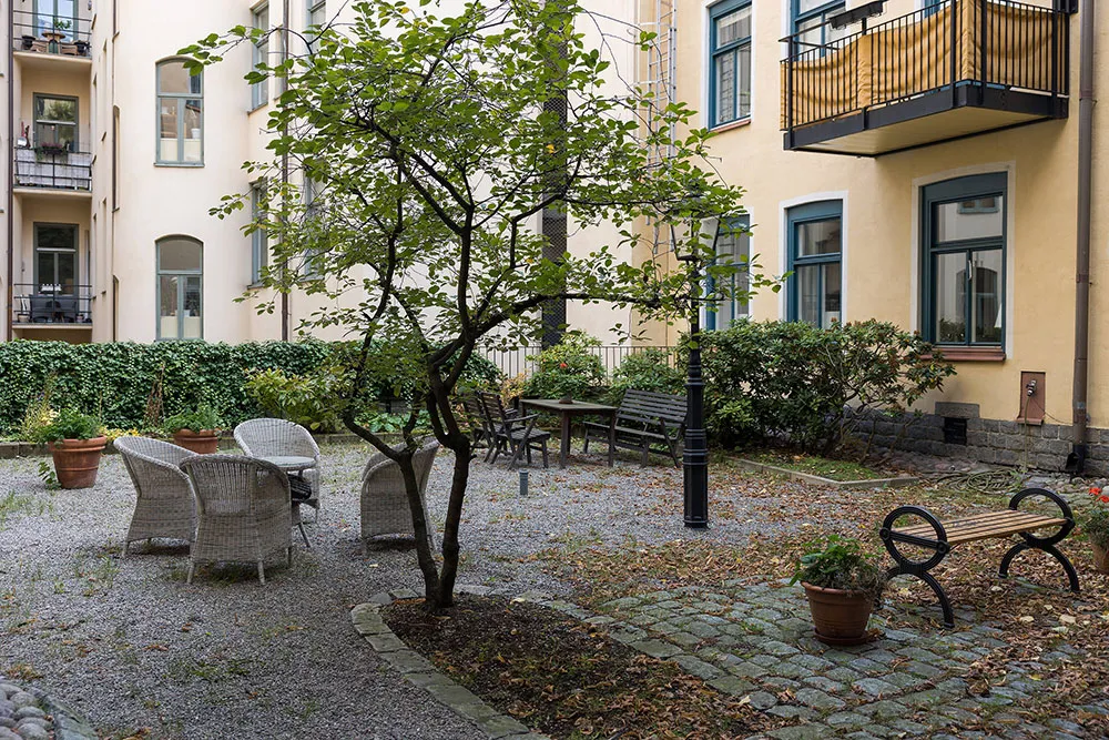 स्टॉकहोम में “सैंड टोन्स” में बनाया गया “मॉडर्न क्लासिक” - Gallery image 27