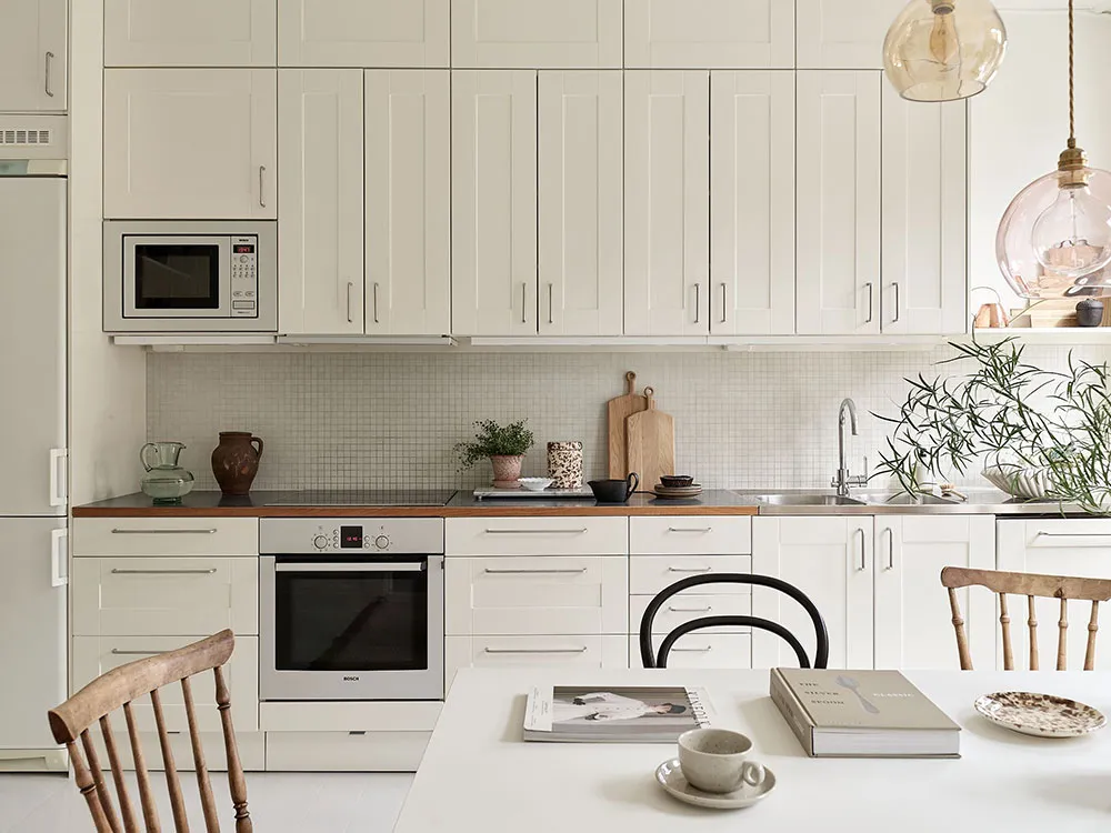 Appartement blanc dans un ancien bâtiment en bois à Gétебourg (87 m²) - Gallery image 6