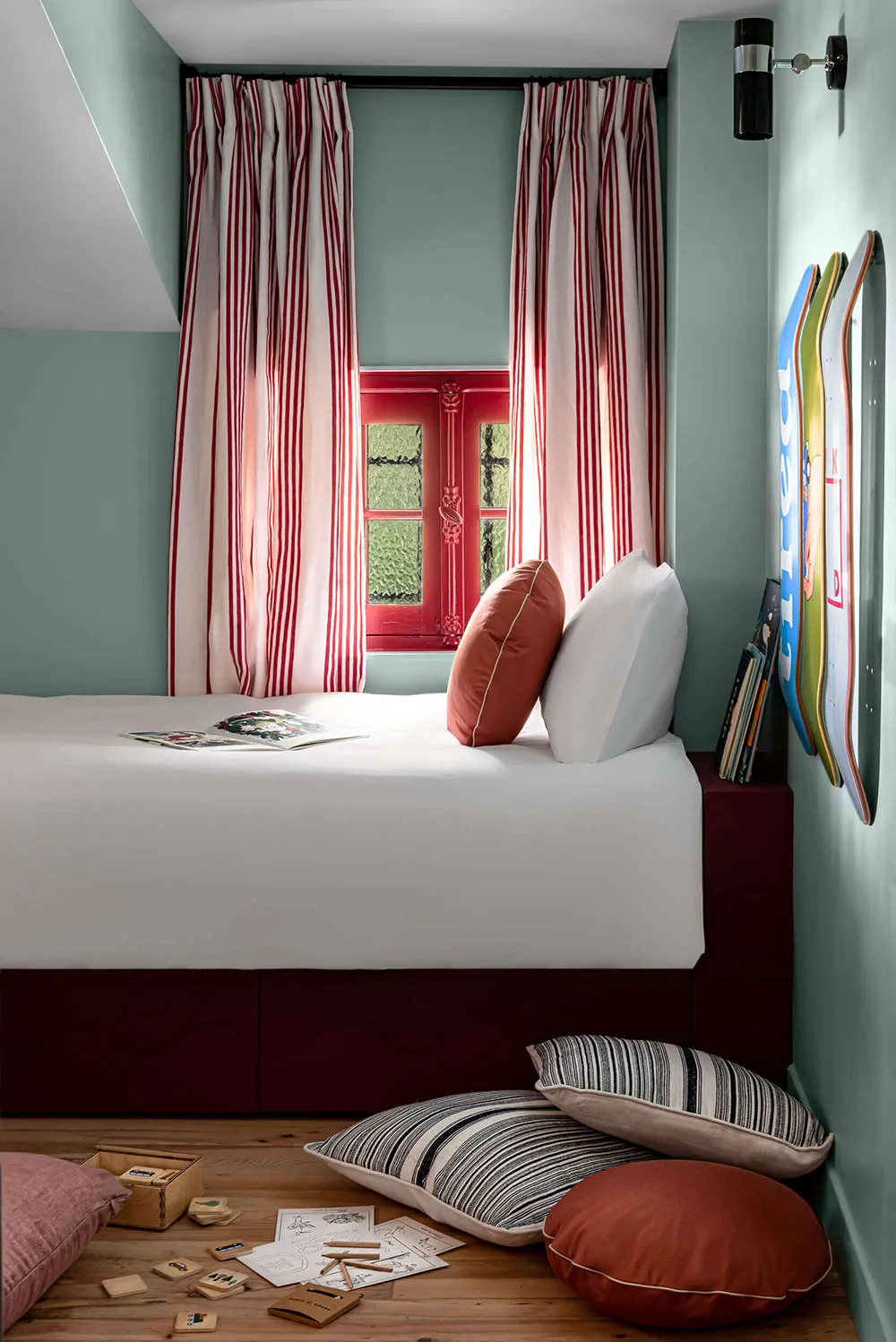 Гри з кольором і декором у красивому гостевому домі на Атлантичному узбережжі Франції - Gallery image 20