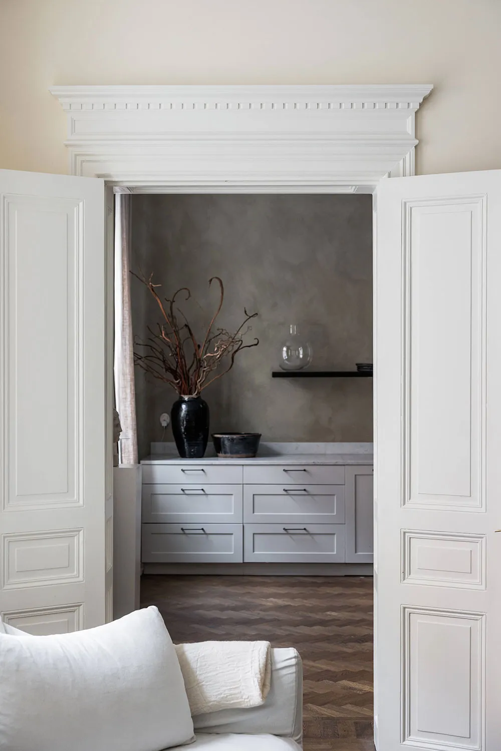 स्टॉकहोम में “सैंड टोन्स” में बनाया गया “मॉडर्न क्लासिक” - Gallery image 10