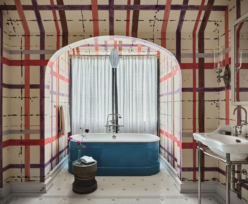 Cozy Lake House in the USA with Exquisite Ornaments and Prints - Gallery image 15