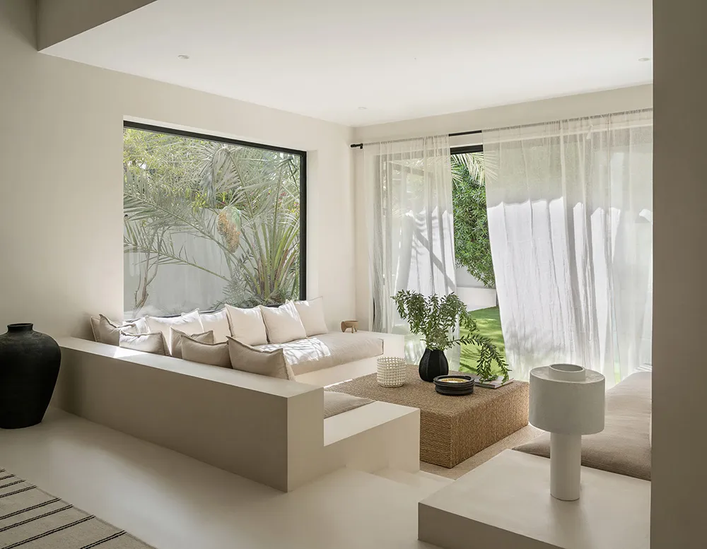 Lightness and Air: Designer's Villa in Dubai - Gallery image 3