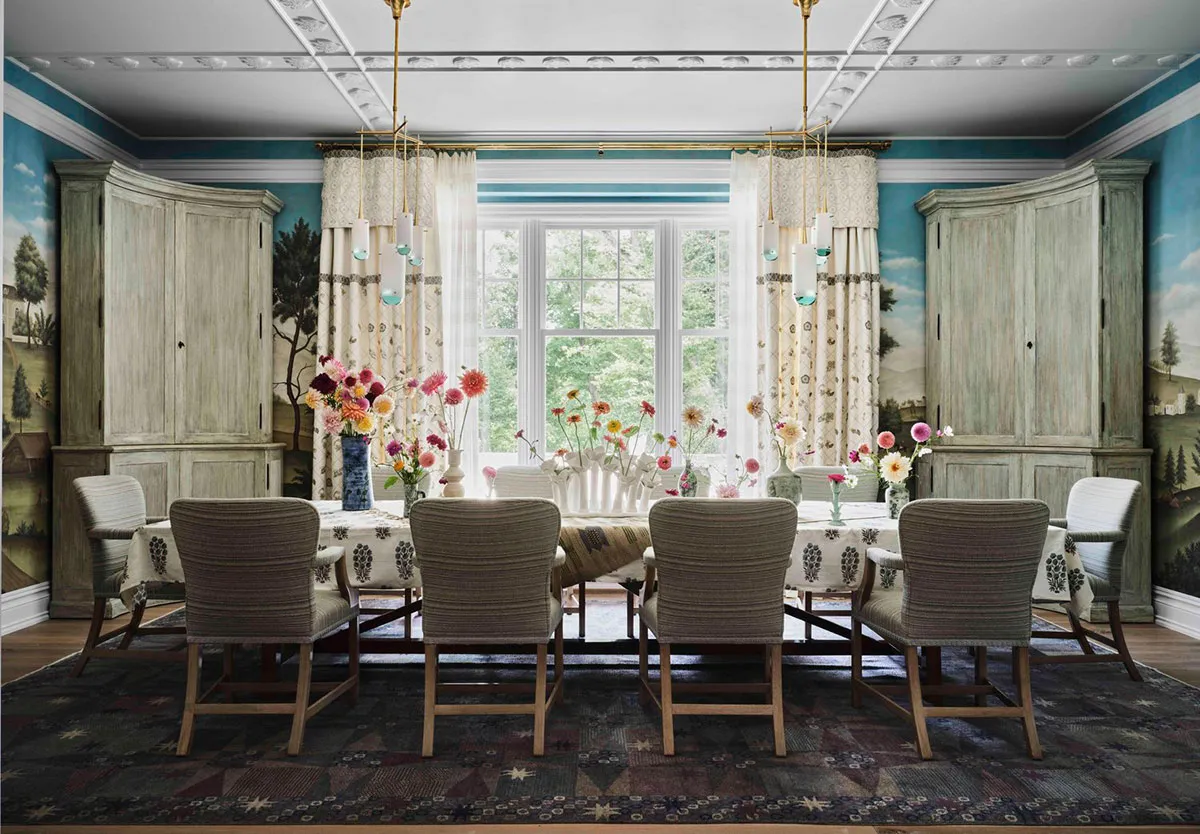 Cozy Lake House in the USA with Exquisite Ornaments and Prints - Gallery image 1