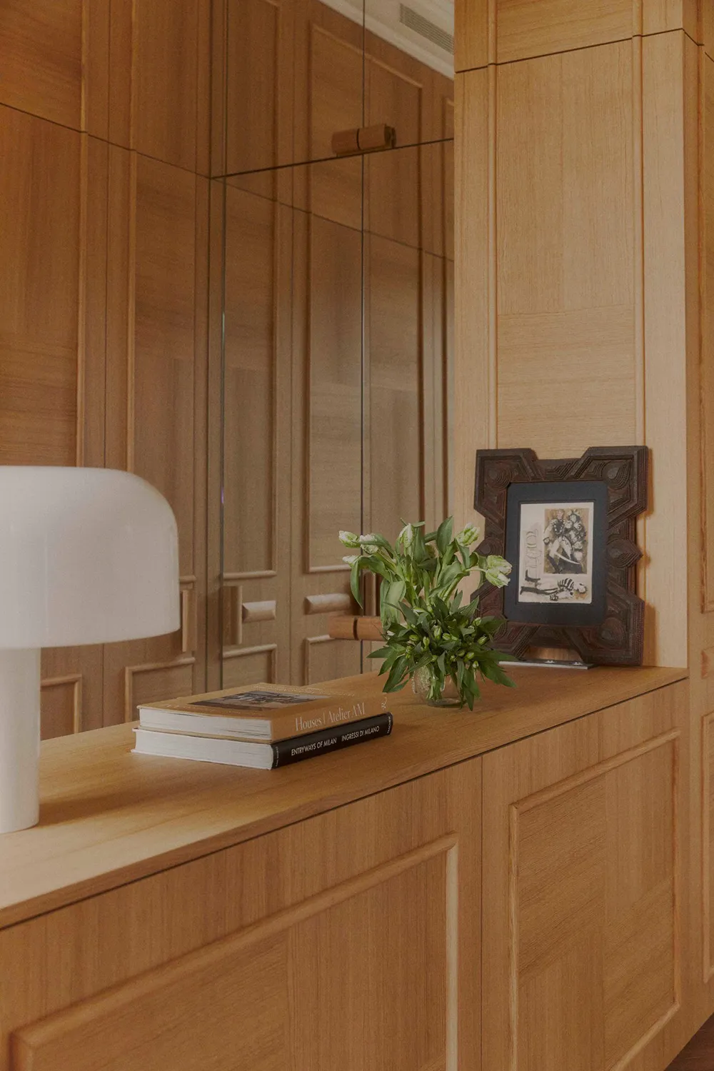 Milchige Interieurs eines eleganten Townhouses in Barcelona - Gallery image 13