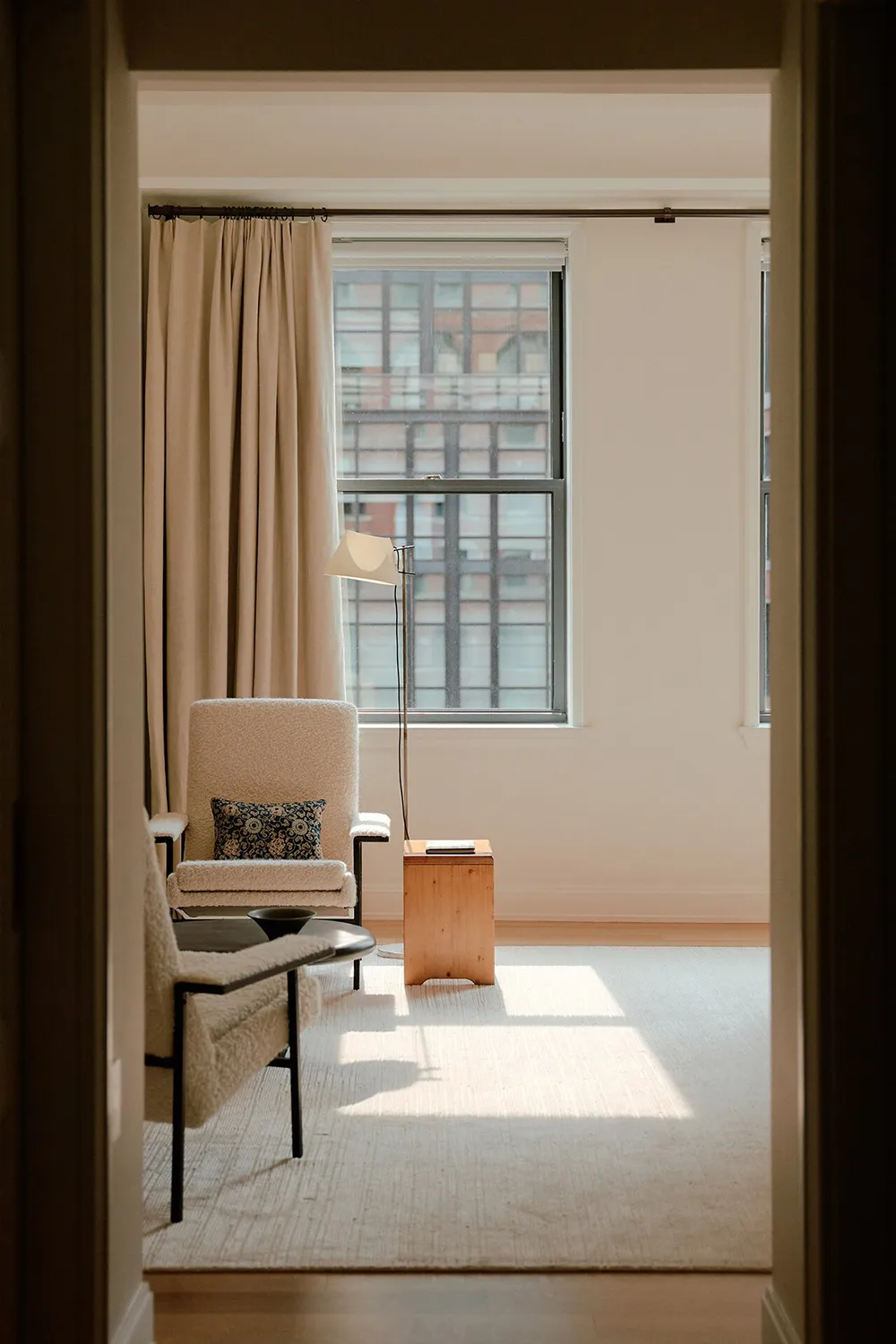 Soft Tones and Aesthetic Details: Apartments on Manhattan - Gallery image 13