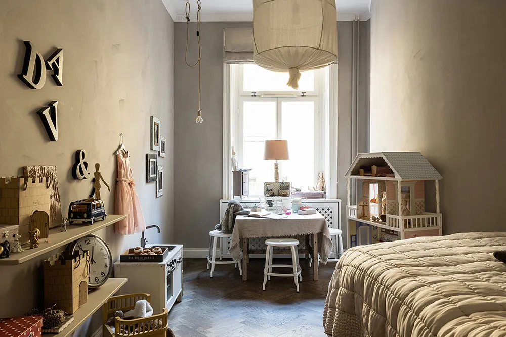 स्टॉकहोम में “सैंड टोन्स” में बनाया गया “मॉडर्न क्लासिक” - Gallery image 19