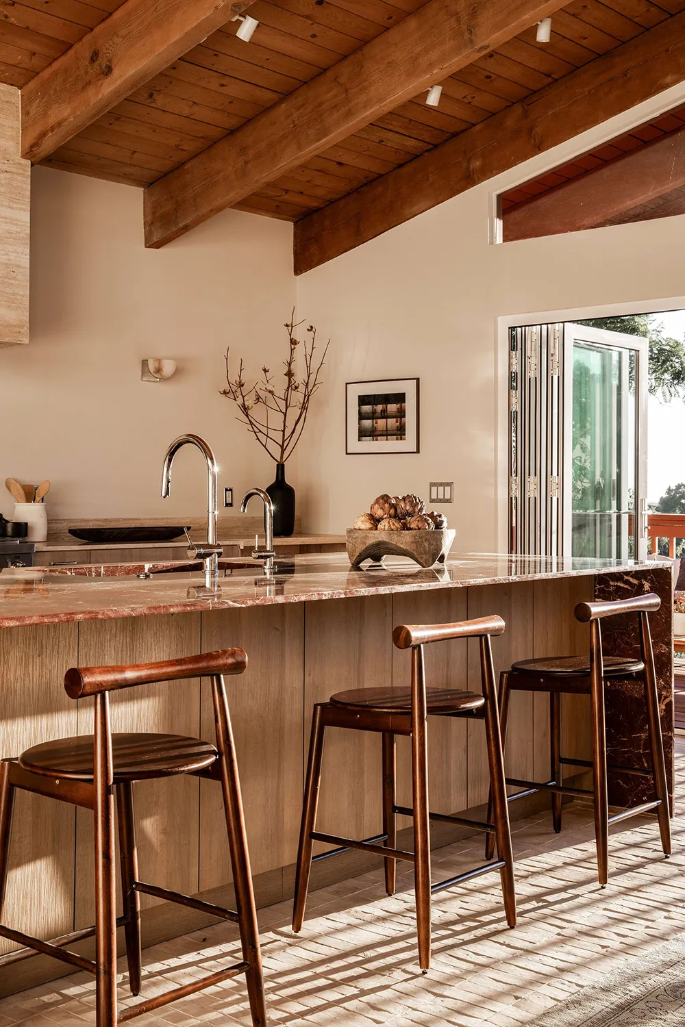 Cozy Modern Design of an Unusual House in California - Gallery image 3