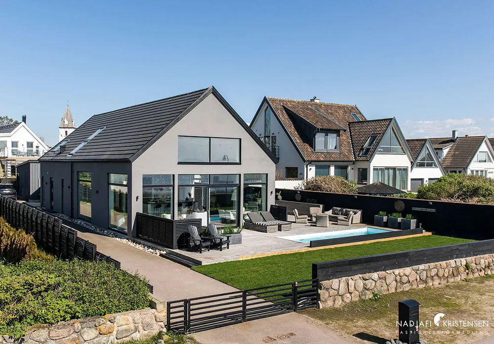 Casa escandinava moderna en la costa del mar - Gallery image 2