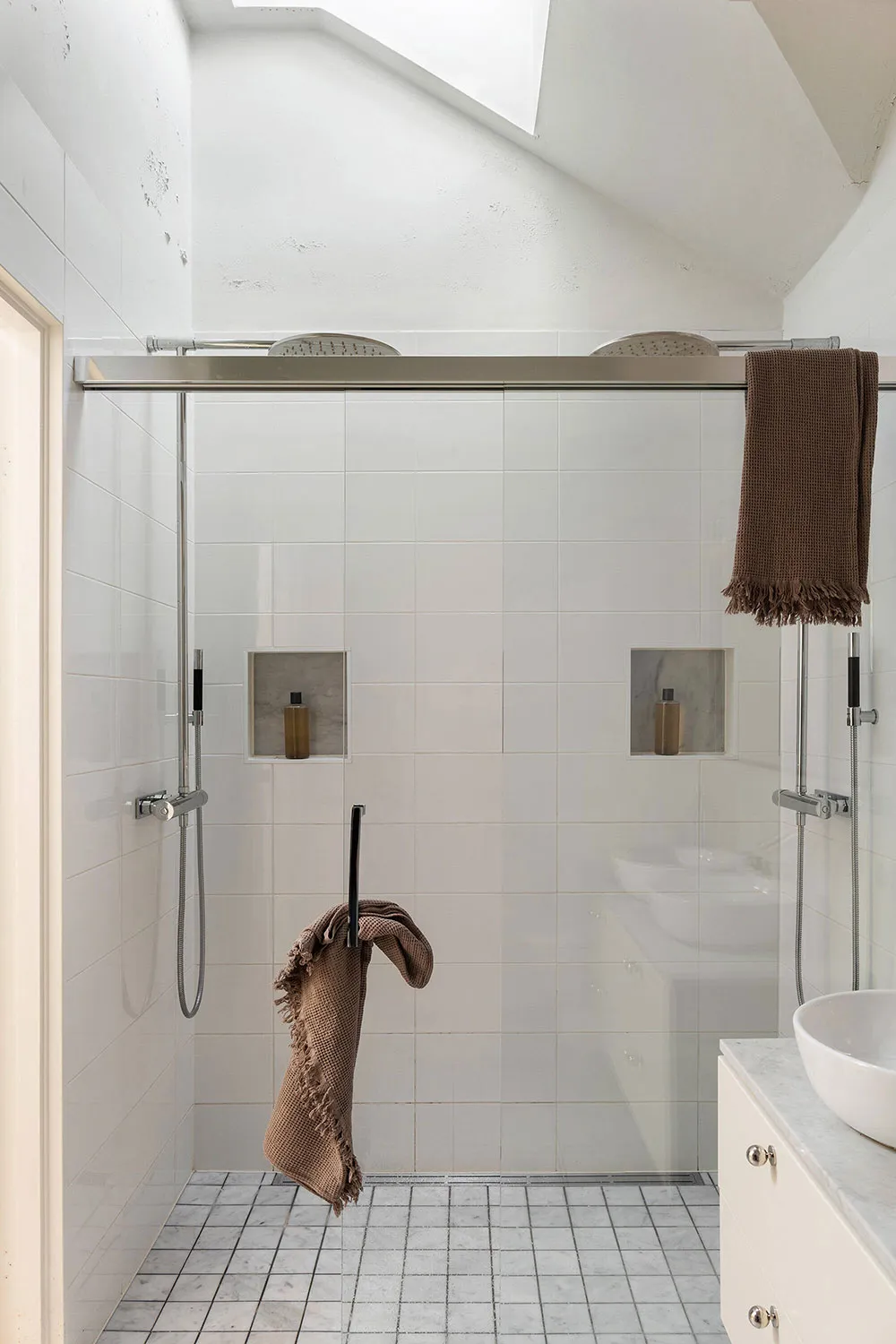 Летние акценты в декоре светлой мансардной квартиры в Стокгольме (70 кв. м) - Gallery image 24