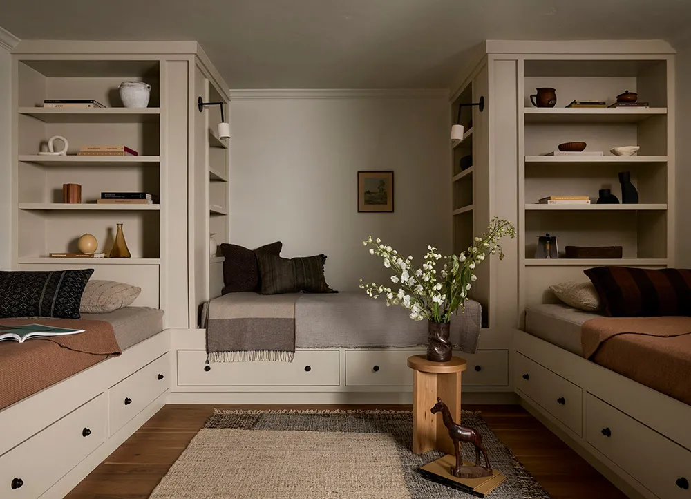 Przyciemnione wnętrza górskiego domu w stanie Juta - Gallery image 21