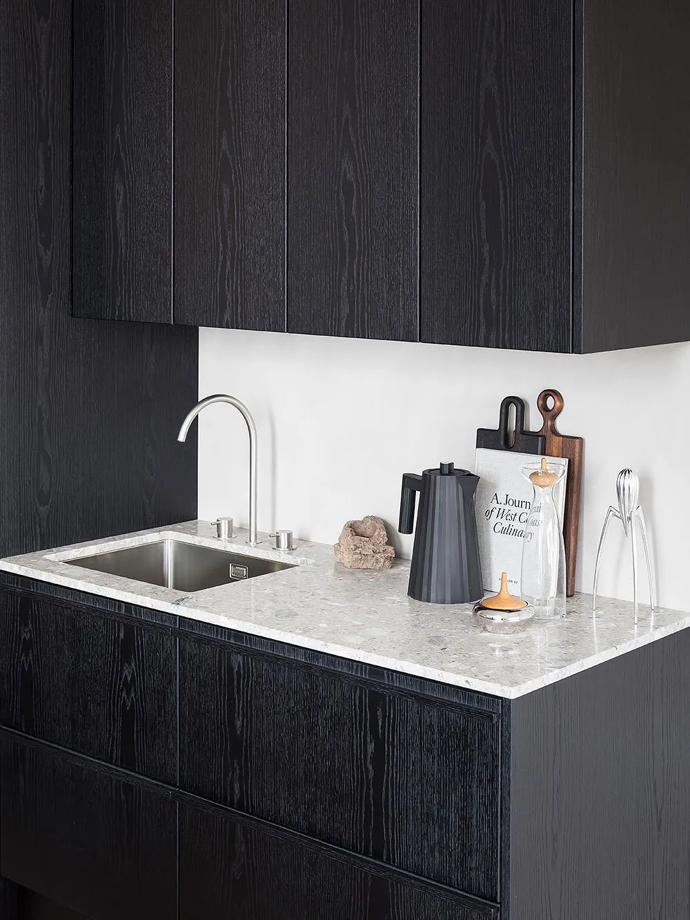 Эфектная черно-белая резиденция в Финляндии - Gallery image 5