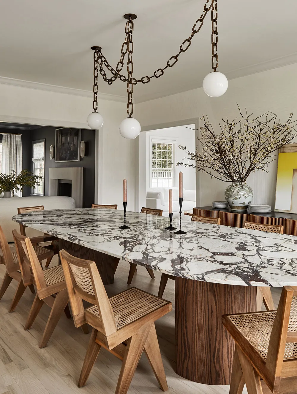 Intérieurs blancs avec des touches chaudes : maison de campagne confortable à proximité de New York - Gallery image 6