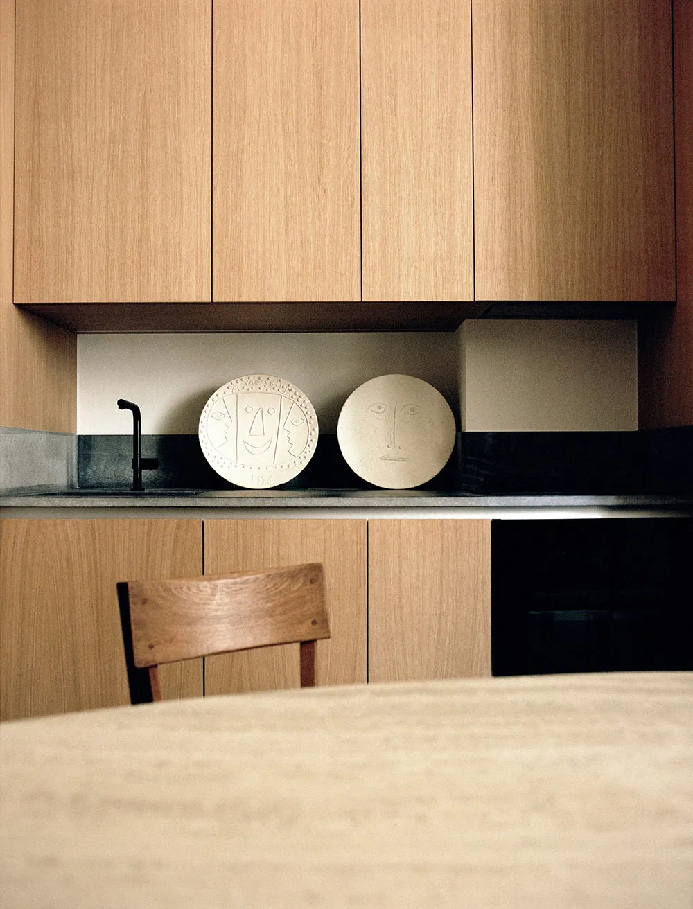 Skułptury, design vintage i nowoczesny styl: apartamenty w Paryżu (75 m²) - Gallery image 4