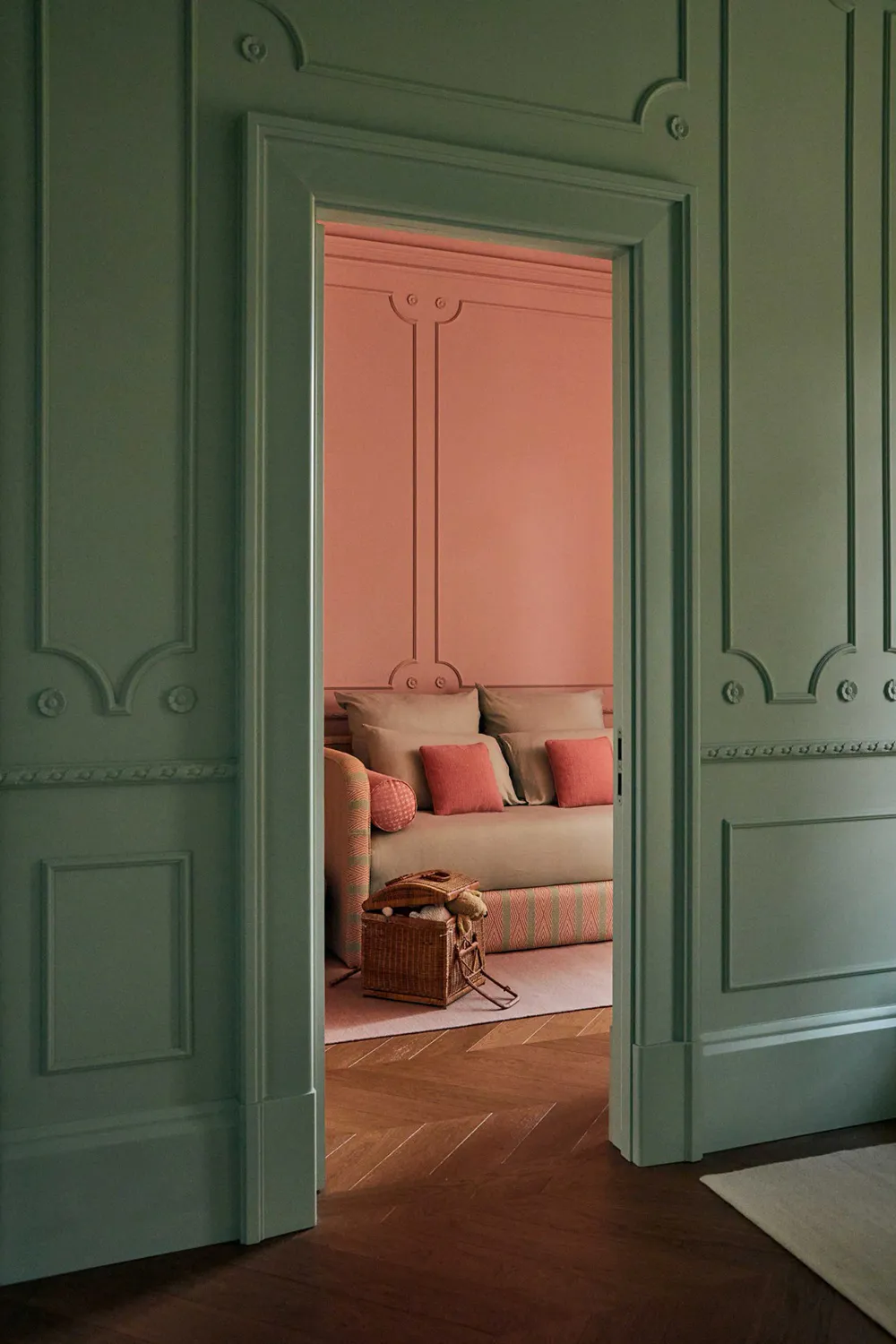 Milchige Interieurs eines eleganten Townhouses in Barcelona - Gallery image 17