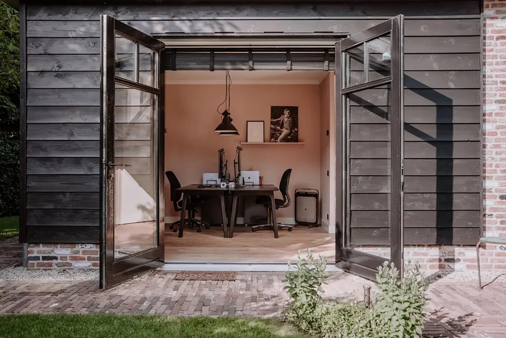 Dunkle Böden und traditionelle Charme: Neuer Landhaus-Stil in den Niederlanden - Gallery image 21