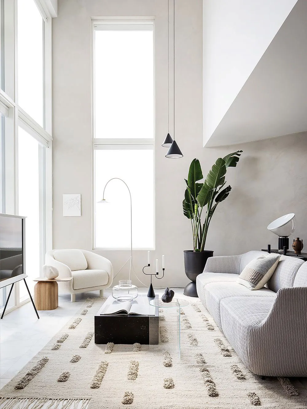 Эфектная черно-белая резиденция в Финляндии - Gallery image 1