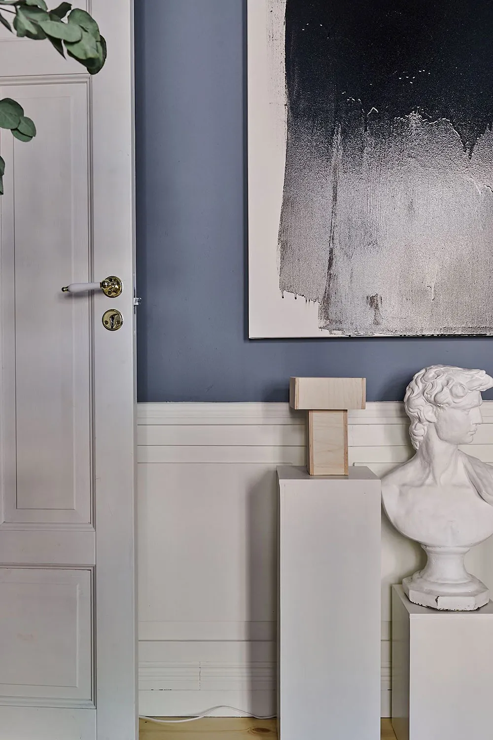 Increíble pequeña apartamento con paredes azules y decoración artística (33 m²) - Gallery image 18