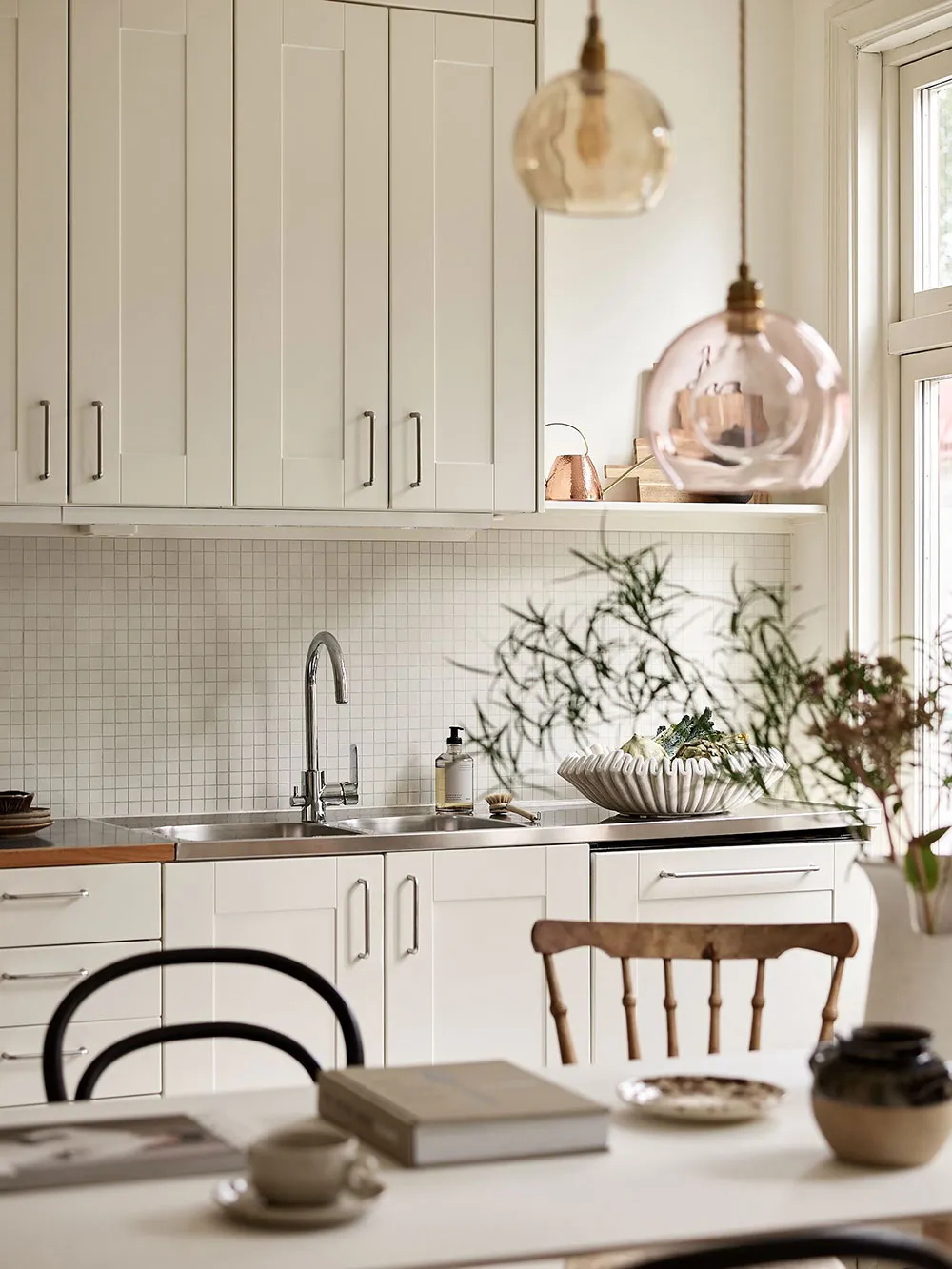 Appartement blanc dans un ancien bâtiment en bois à Gétебourg (87 m²) - Gallery image 8