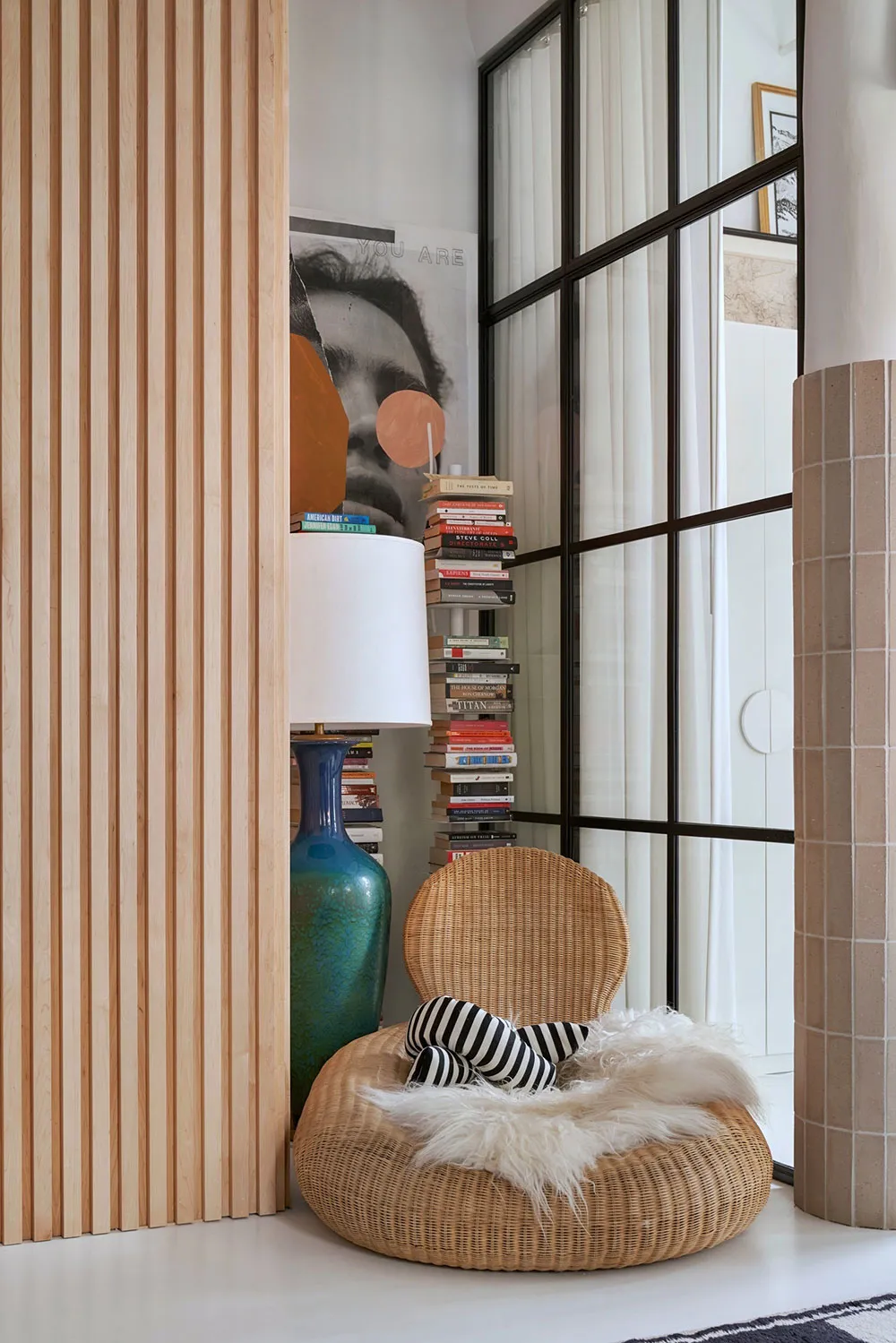 Світлий і стильний лофт у Нью-Йорку з арковими стелями та балконом - Gallery image 10