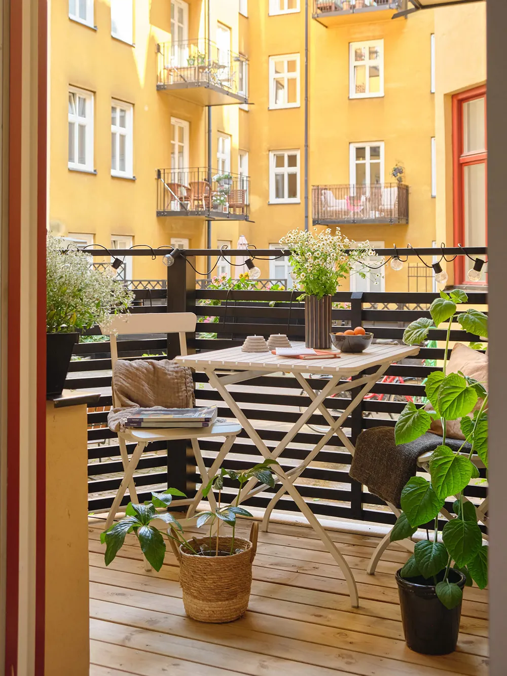 Interior escandinavo luminoso con acentos frescos (78 m²) - Gallery image 13