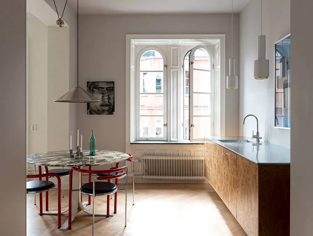 Designmöbel und modernes Kunst: Helle Wohnung in Stockholm - Gallery image 8