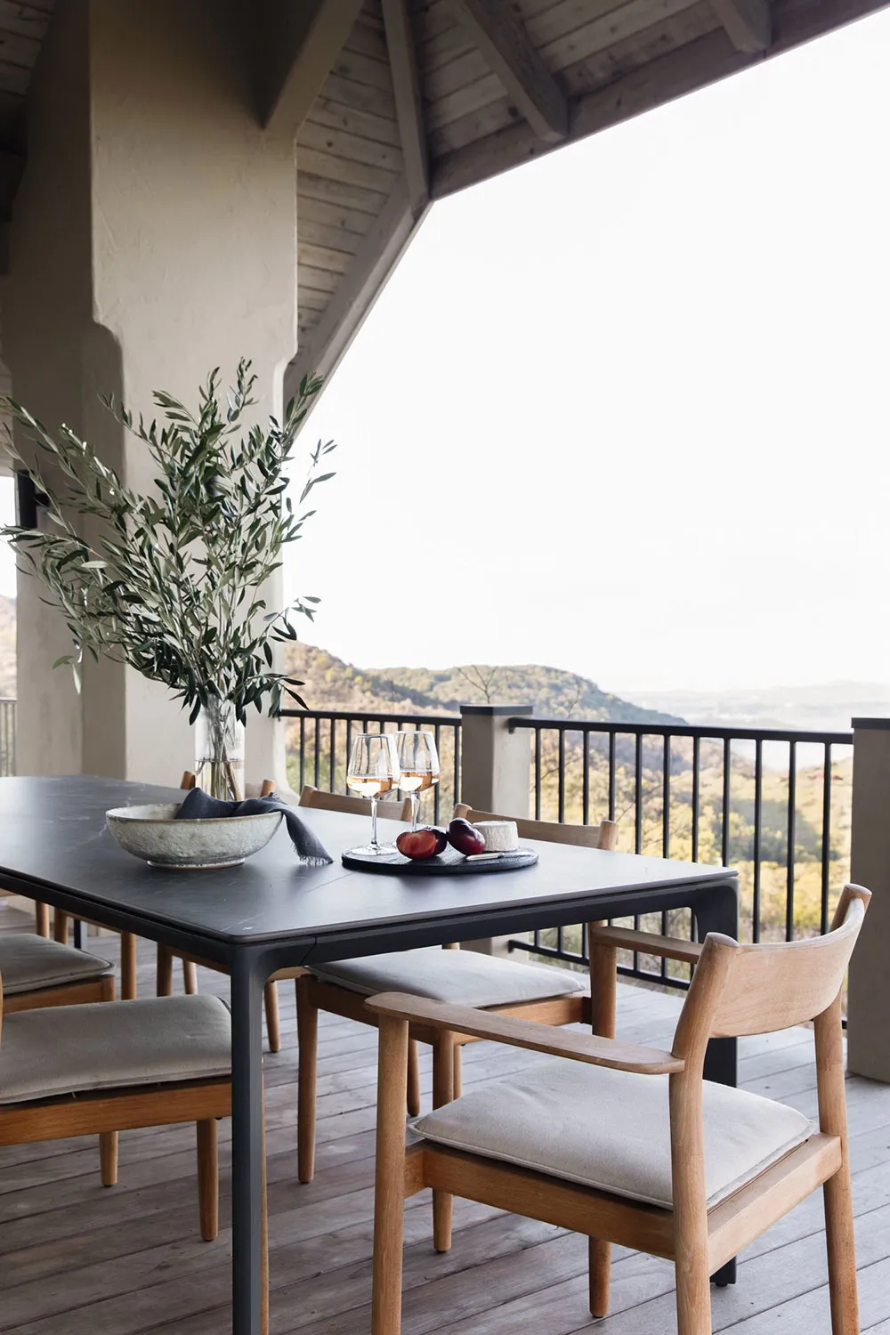 Невероятные виды на долину и спокойный натуральный дизайн: дом в Калифорнии - Gallery image 2