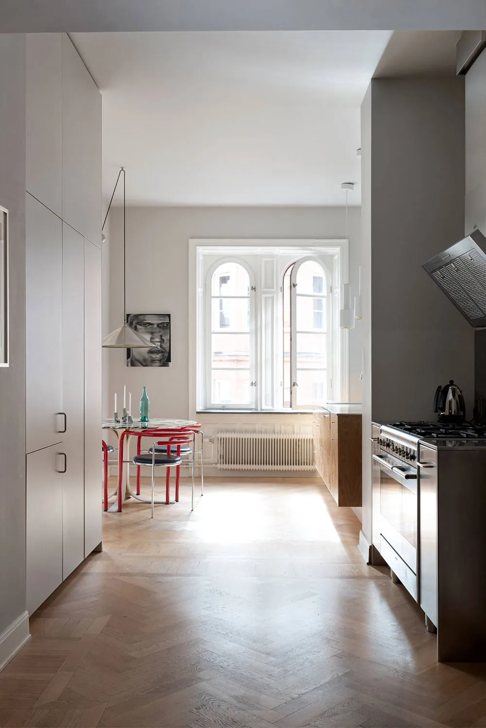 Designmöbel und modernes Kunst: Helle Wohnung in Stockholm - Gallery image 15